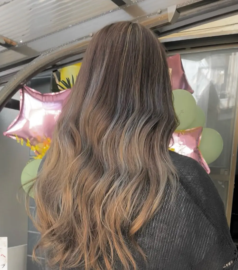 ロング カラー ヘアアレンジ Amour Akala.hkのヘアスタイル