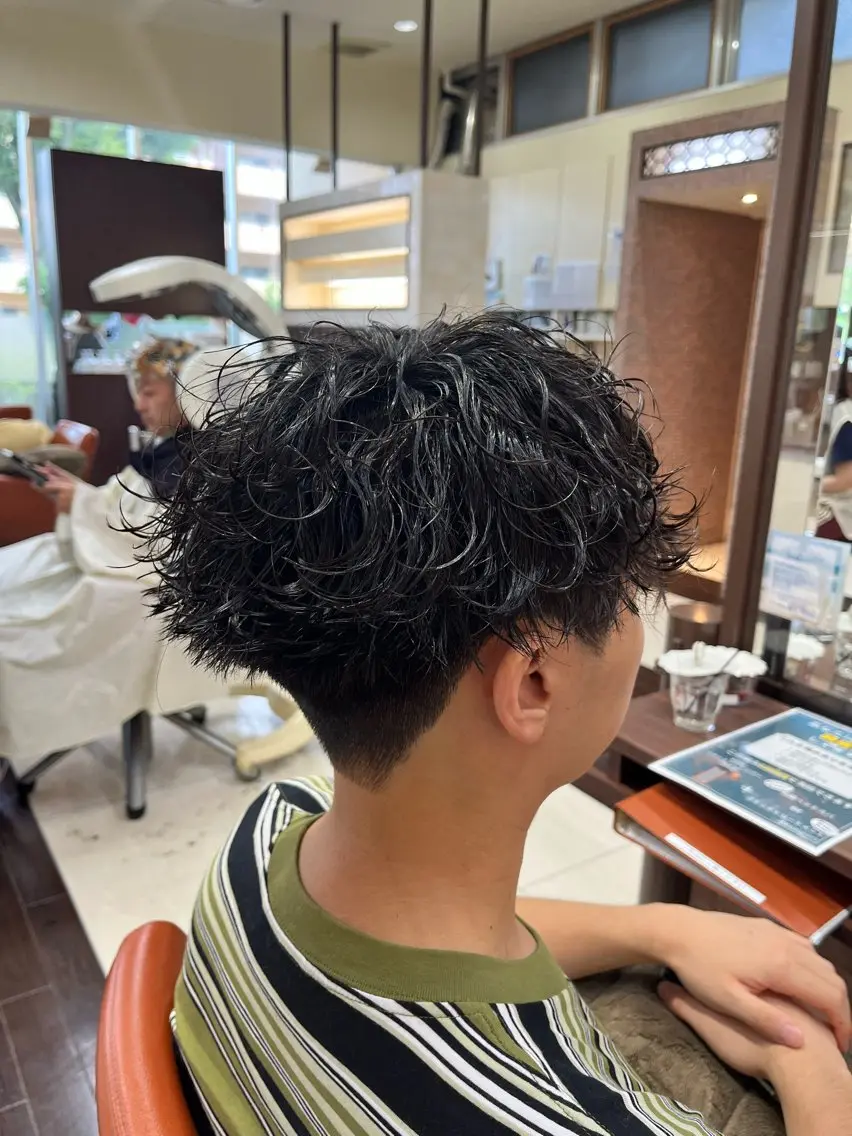 ショート パーマ メンズ マッシュ メンズパーマ 刈り上げ 波巻きパーマ スパイラルパーマ 🧊メンズ特化🧊 高木航希のヘアスタイル