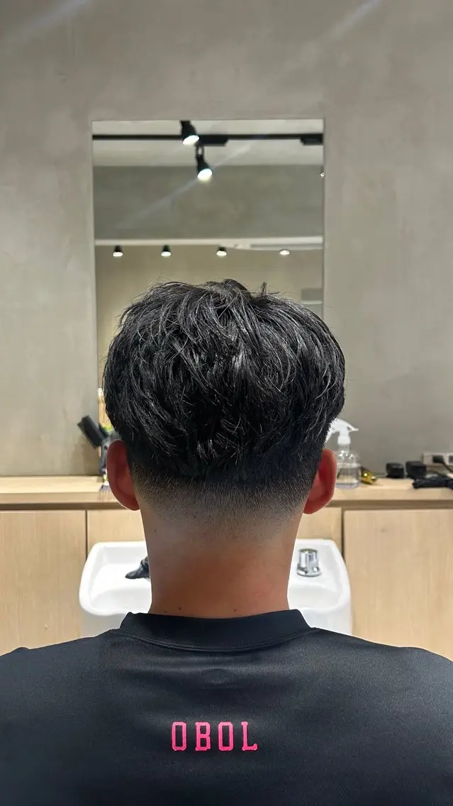 ミディアム メンズ フェードカット 【明大前フェード/ メンズパーマ/岳】のヘアスタイル