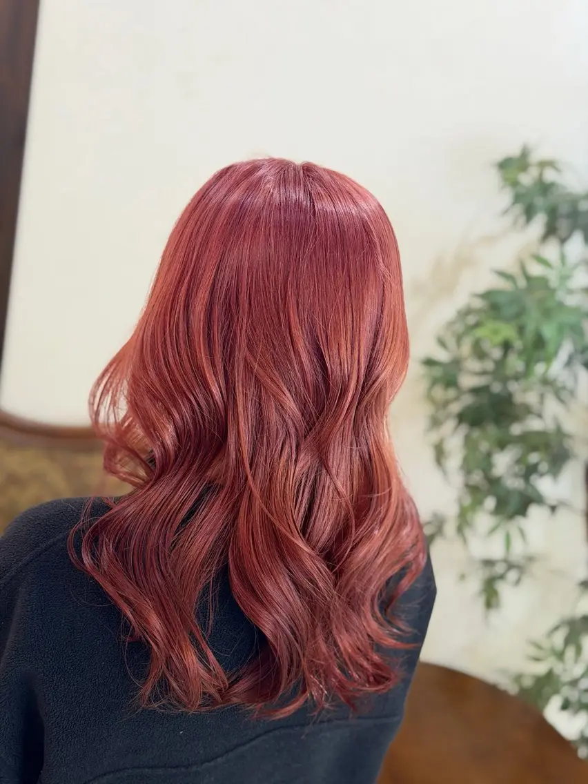 セミロング ヘアカラー 飯星慧斗 /ブリーチ、縮毛矯正のヘアスタイル