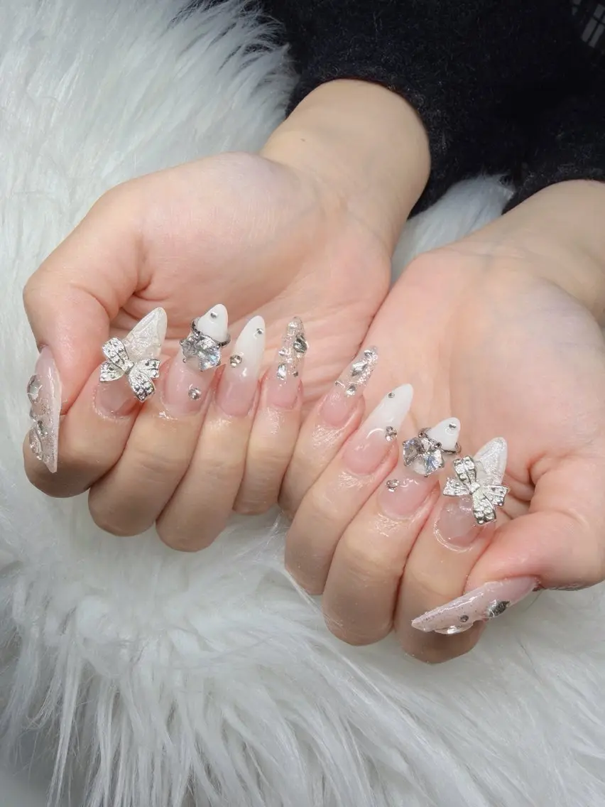 ネイル 長さ出し グラデーション 卒業式 キラキラネイル マグネットネイル Lee Nailsのネイルデザイン