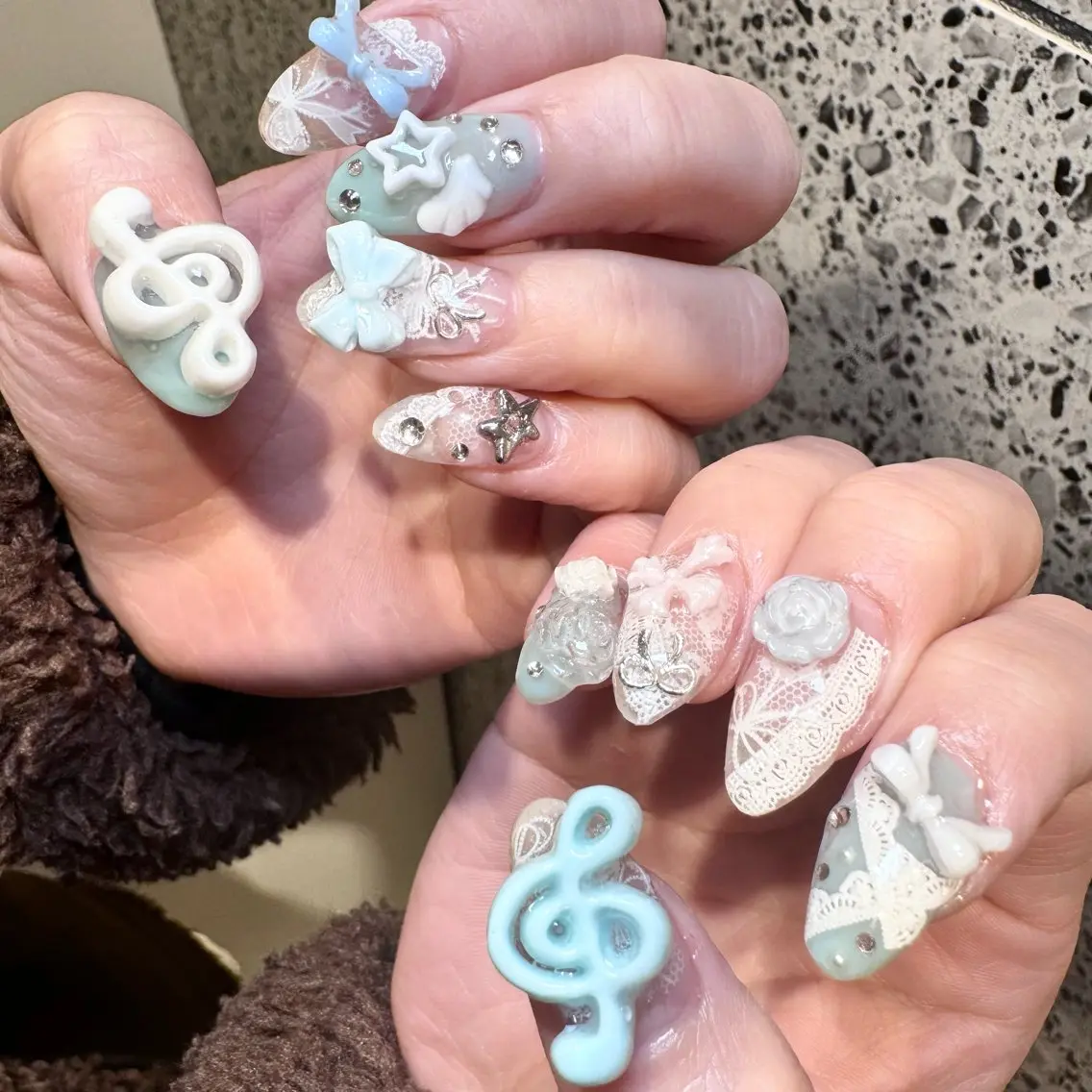 ネイル レース ハンドネイル RIEKO🍒 ワンホン♡推しネイルのネイルデザイン