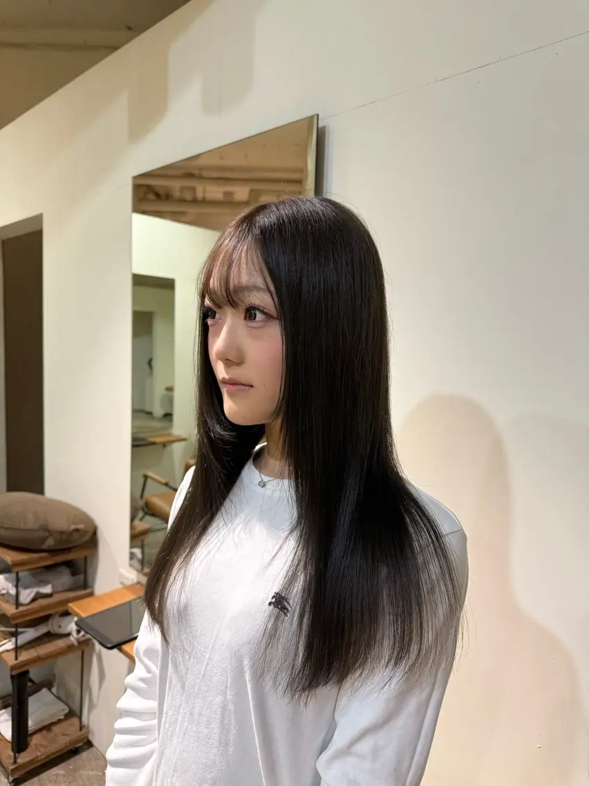 ロング カラー ブリーチ 透明感カラー グレージュ 西脇 琉香のヘアスタイル