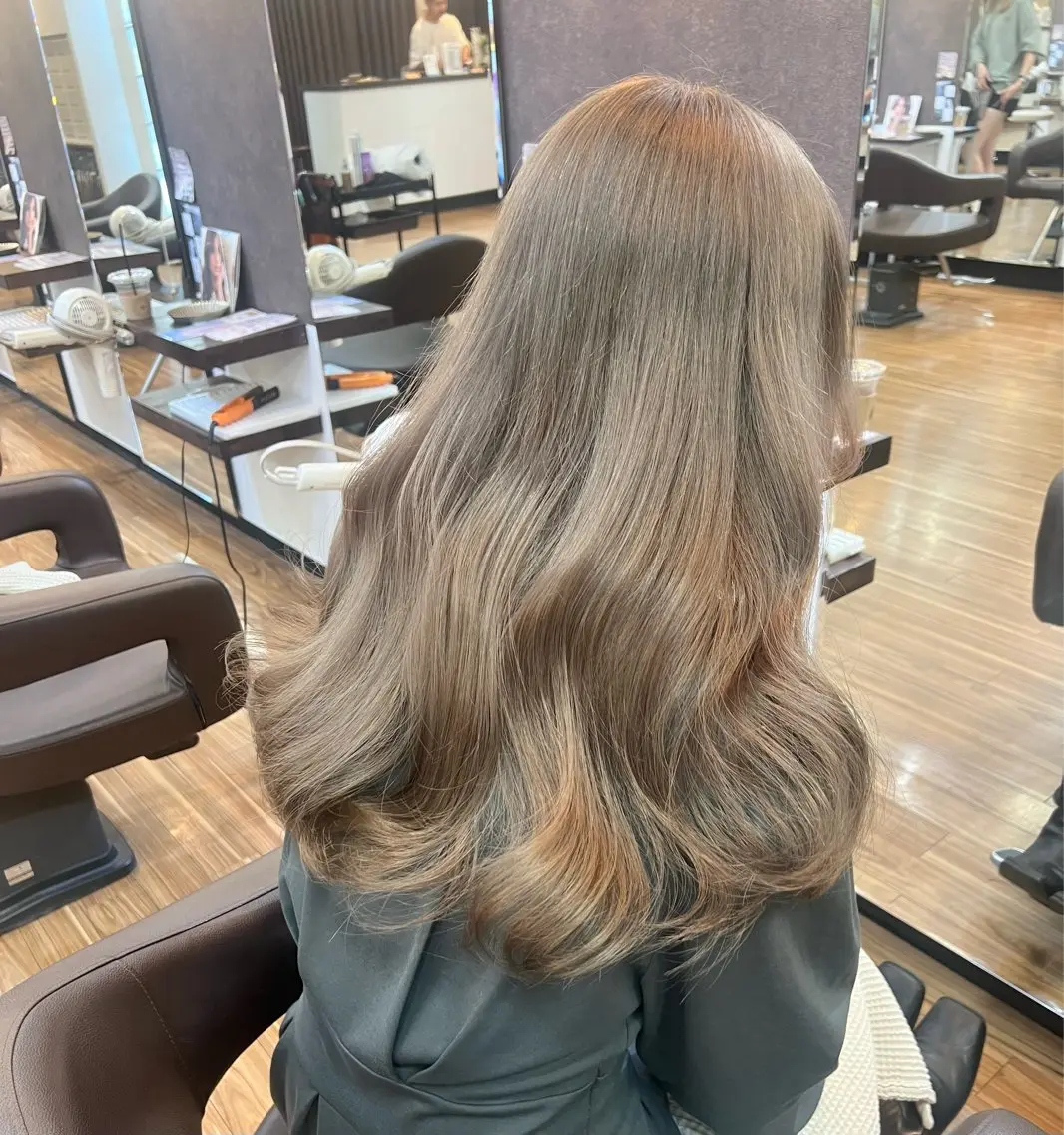 ロング カラー ブリーチ グレージュ ミルクティーグレージュ ♡ RIRIAのマツエク・マツパデザイン