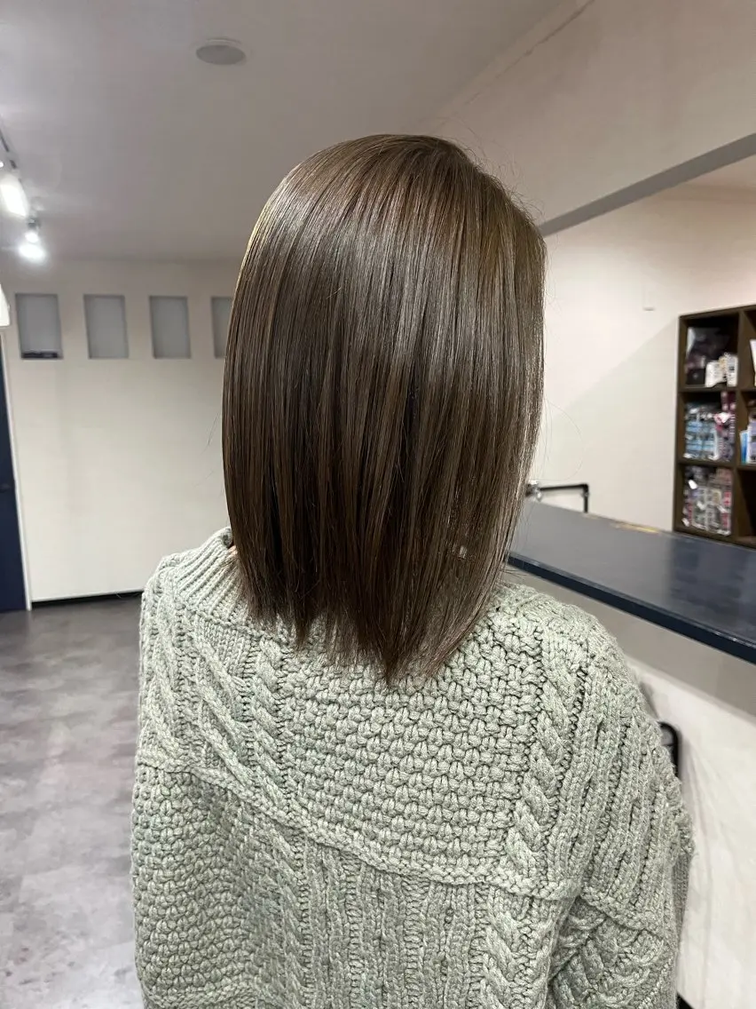 カラー ブリーチ 透明感カラー ブリーチなしカラー オリーブカラー 鳥居 叶夢のヘアスタイル