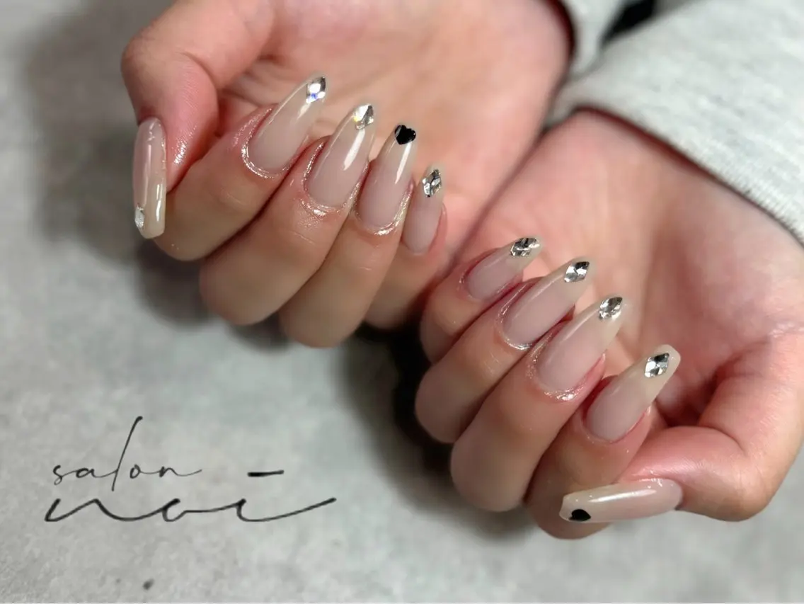 ネイル ストーンネイル ハンドネイル salon noiのネイルデザイン