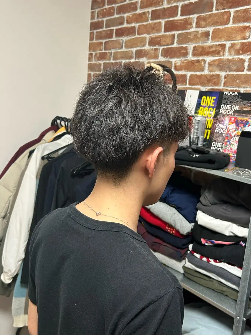 ショート メンズ アップバング 刈り上げ 佐藤 賢楽のヘアスタイル