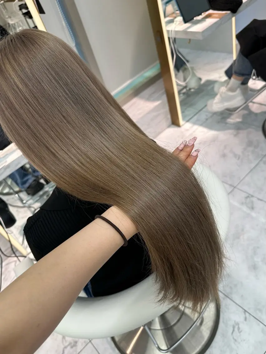 ロング カラー ベージュカラー ミルクティーベージュ 🍒楓🍒北九州1 艶カラー作る人🎨のヘアスタイル