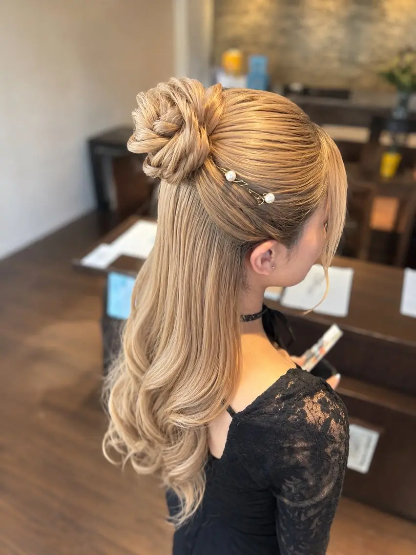 ロング ヘアアレンジ ハーフアップ お団子ヘア 結婚式・ブライダル ヘアセット 岡本 恋樺のヘアスタイル