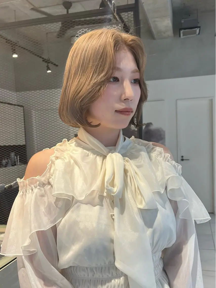 ミディアム カラー ベージュカラー ブリーチ 透明感カラー ダブルカラー ボブ ヘアカラー AMI🎀韓国ヘア 透明感カラーのヘアスタイル