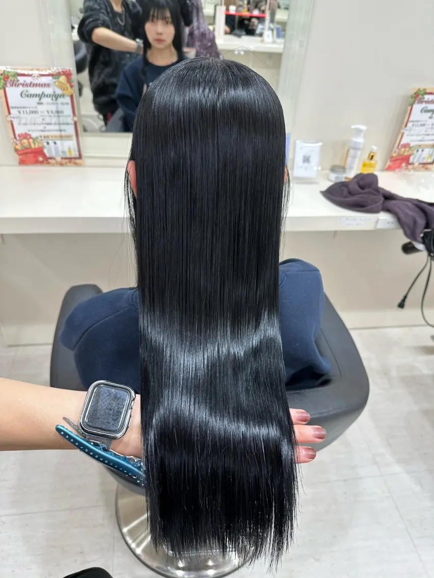 ロング カラー ヘアアレンジ カット ヘアカラー トリートメント ヘッドスパ ヘアセット 艶カラー/ハイトーン /レイヤーカットのヘアスタイル