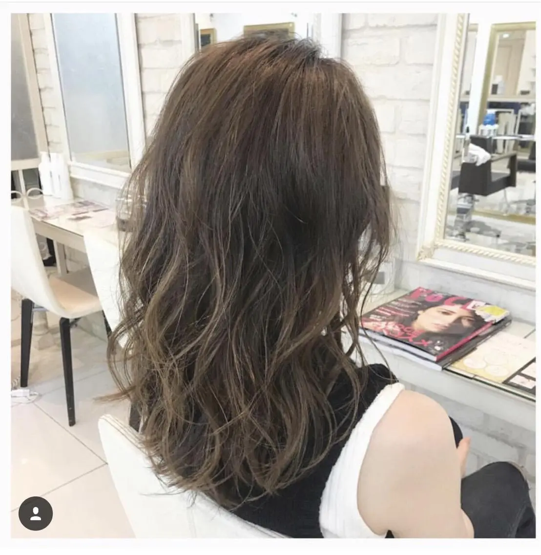 ロング カラー ヘアアレンジ マツエク・マツパ カット ヘアカラー レイヤーカット✖️ 柔らかベージュカラーのヘアスタイル