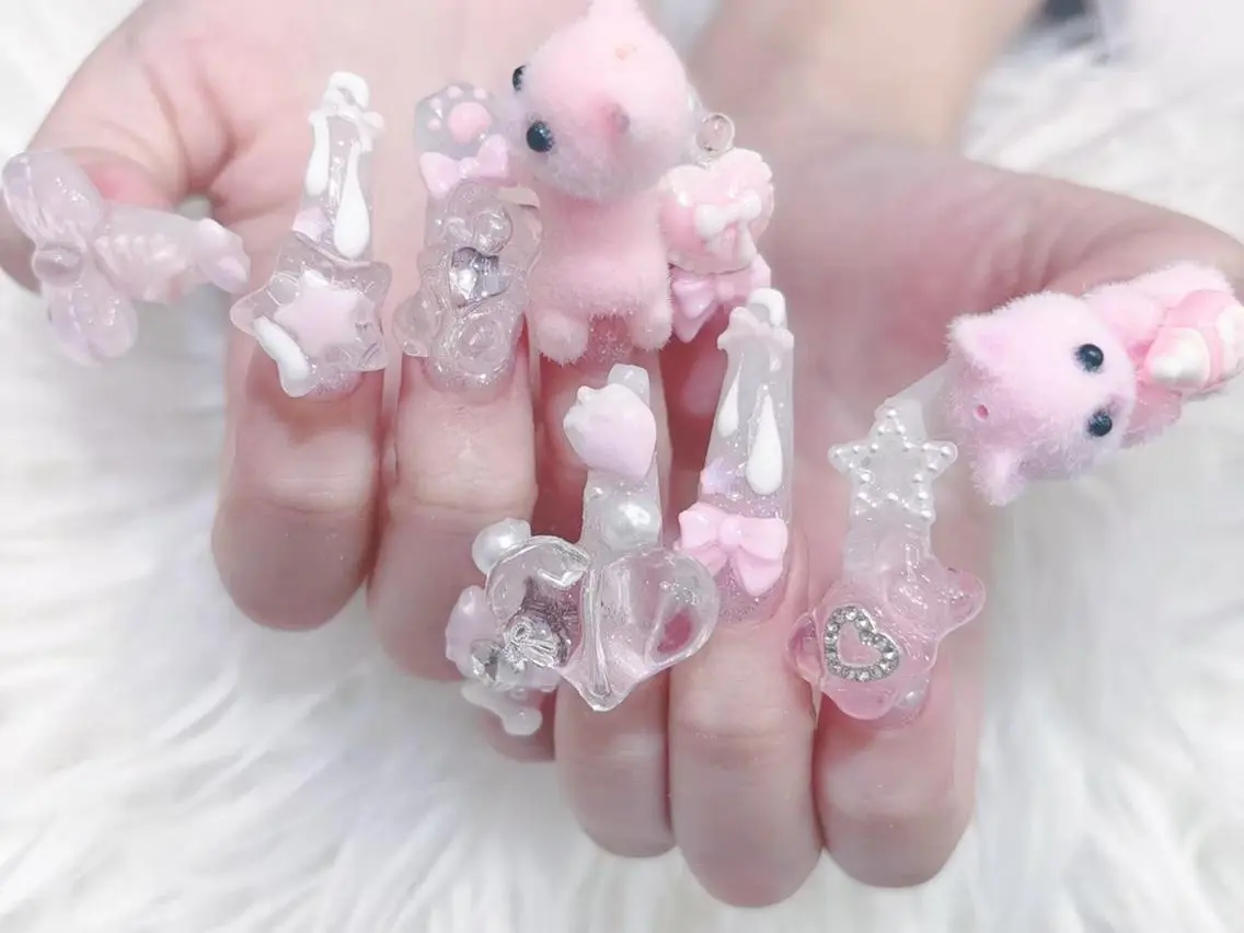 ネイル ロングネイル スーパーロングネイル ハンドネイル キラ キラのネイルデザイン