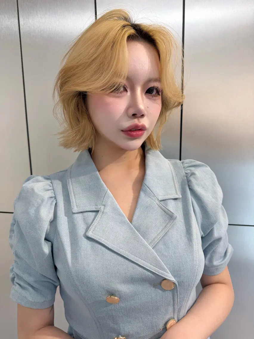 ミディアム カラー ベージュカラー ブリーチ ケアブリーチ デザインカラー ダブルカラー ヘアカラー トリートメント TATSUハイトーン ミルクティーベージュのヘアスタイル