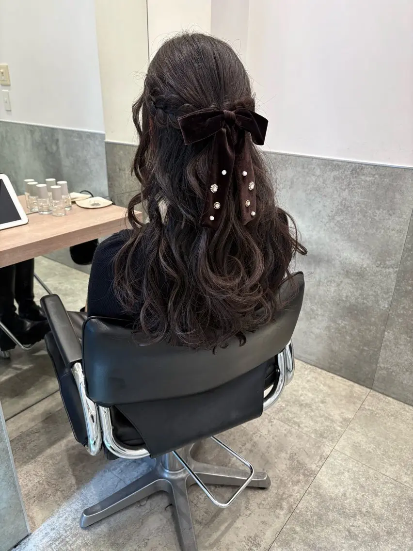ロング ヘアアレンジ 結婚式・ブライダル ヘアセット mao | 柔らか艶カラー🫧のヘアスタイル