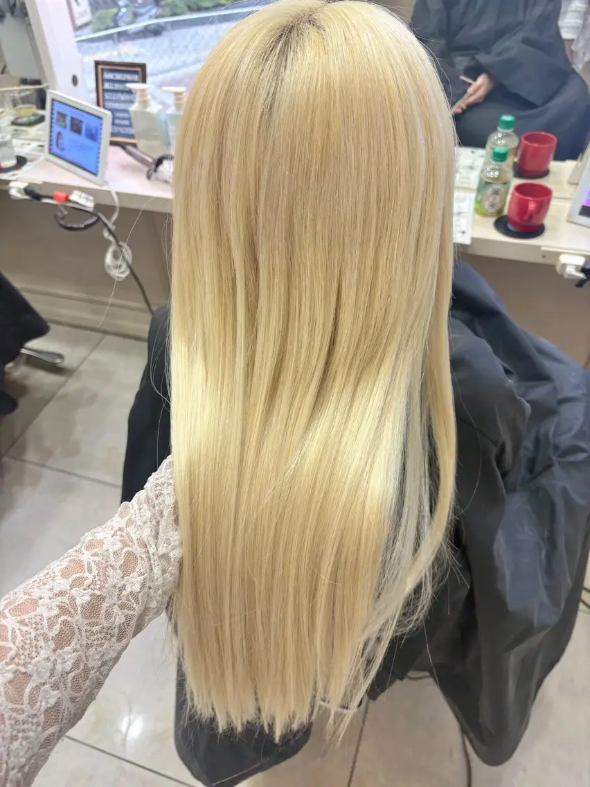 ロング カラー シールエクステ ブリーチ ケアブリーチ エクステ ヘアカラー エクステ ハイトーンカラー シールエクステのヘアスタイル