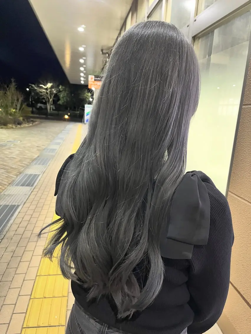 カラー ブリーチ ケアブリーチ グレージュ シルバー シルバーグレージュ 加藤 奈菜のヘアスタイル