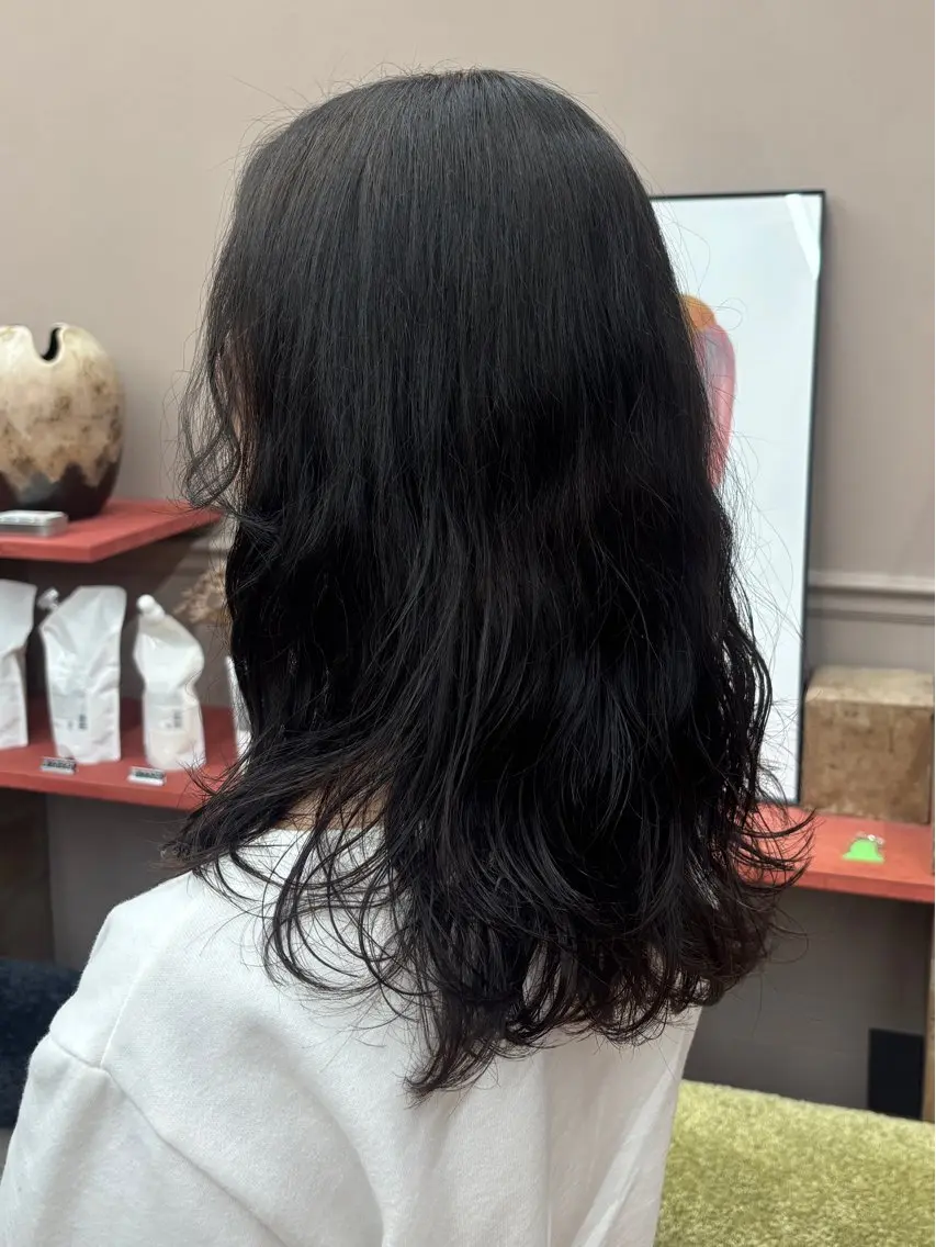 セミロング カラー パーマ ヘアカラー HIBIKI / 透明感カラーのヘアスタイル