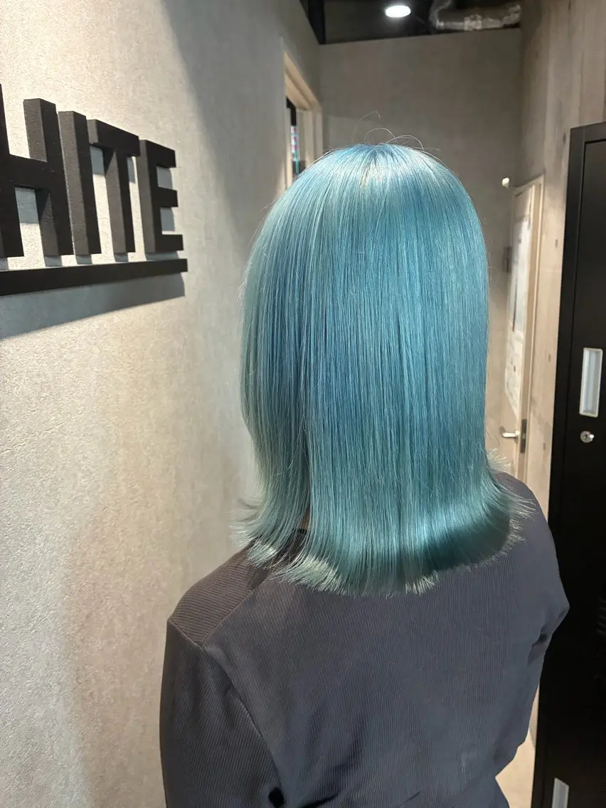 ミディアム カット ヘアカラー トリートメント _WHITE 佐伯 碧のヘアスタイル