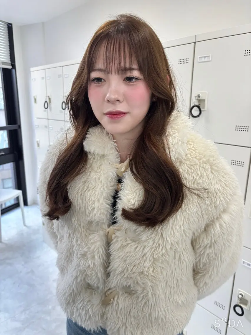 【2ヶ月以内限定】リタッチ周期ケアブリーチ+ケアカラー+髪質改善トリートメント+コテ巻orストレートstylingの写真