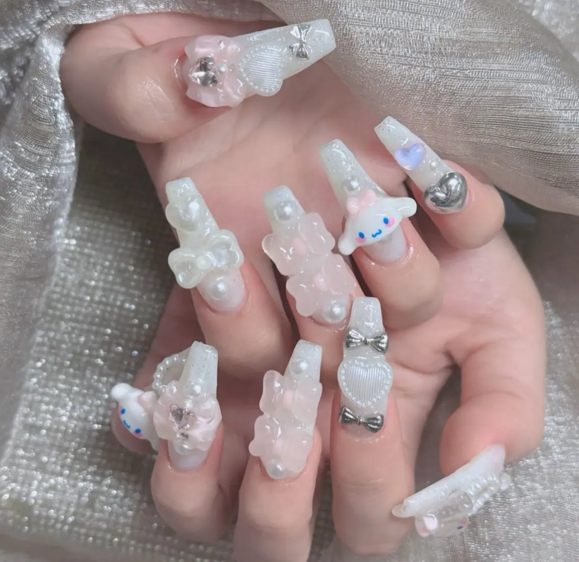 ネイル フレンチネイル ジェルネイル ガラスフレンチ ハロウィン ハート H.baby Nail Salonのネイルデザイン