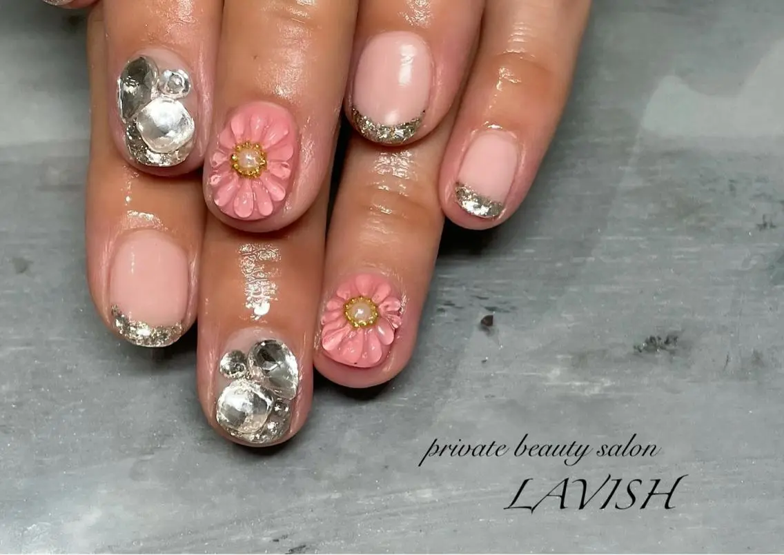 ネイル LAVISH 大和店 emi・:*+のネイルデザイン