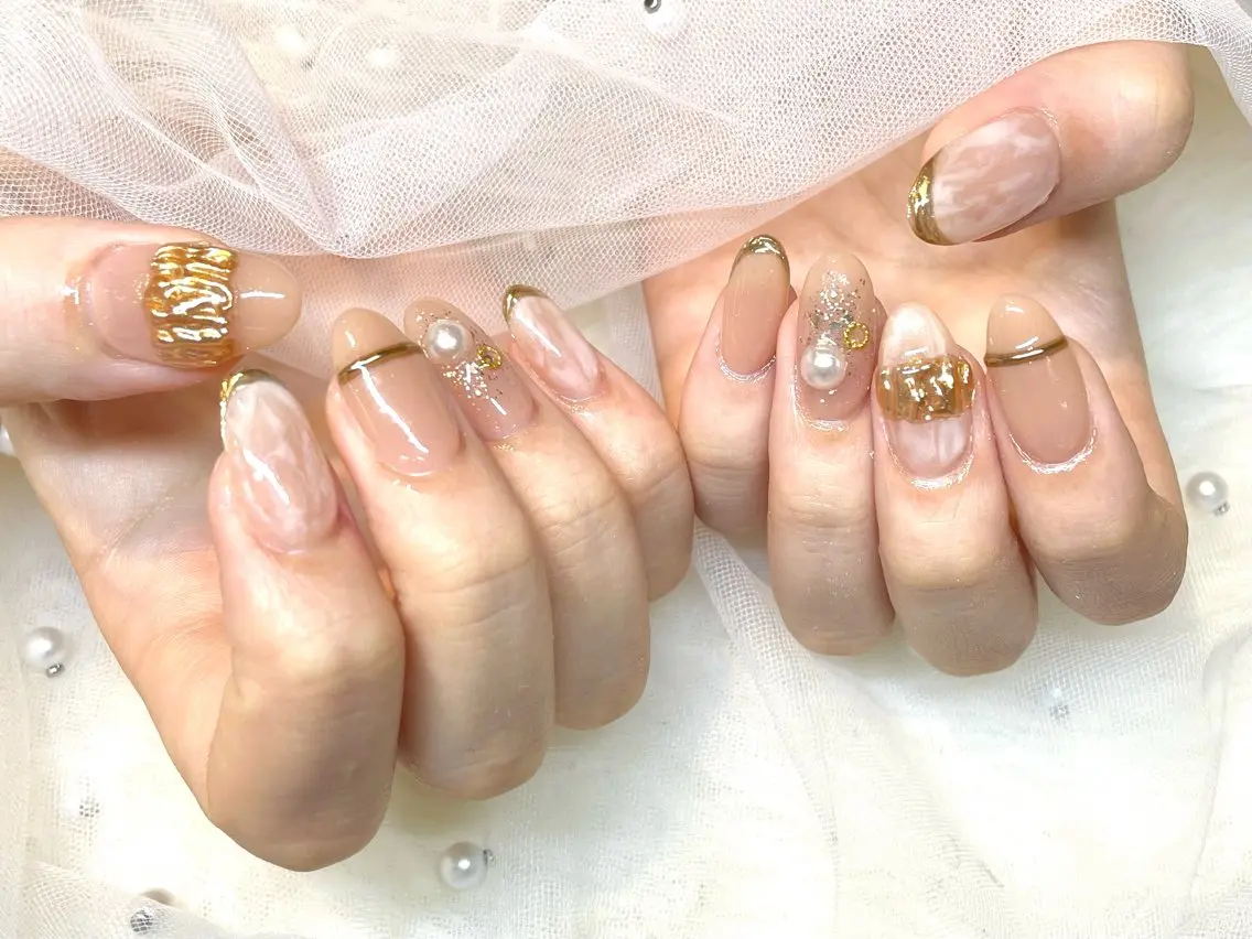 ネイル アートネイル ジェルネイル ゴールド ニュアンスネイル ハンドネイル ANDY💫 KANONのネイルデザイン