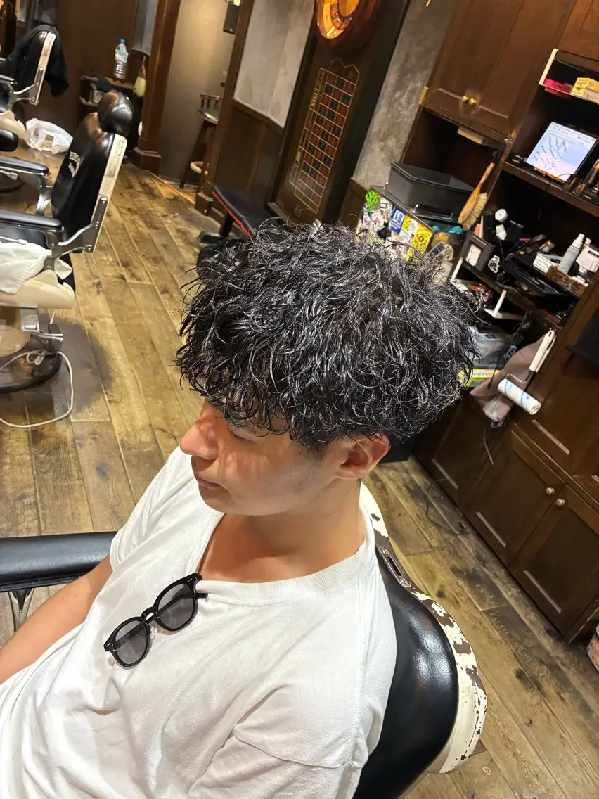 パーマ メンズ メンズパーマ 波巻きパーマ ワガ カズマのヘアスタイル