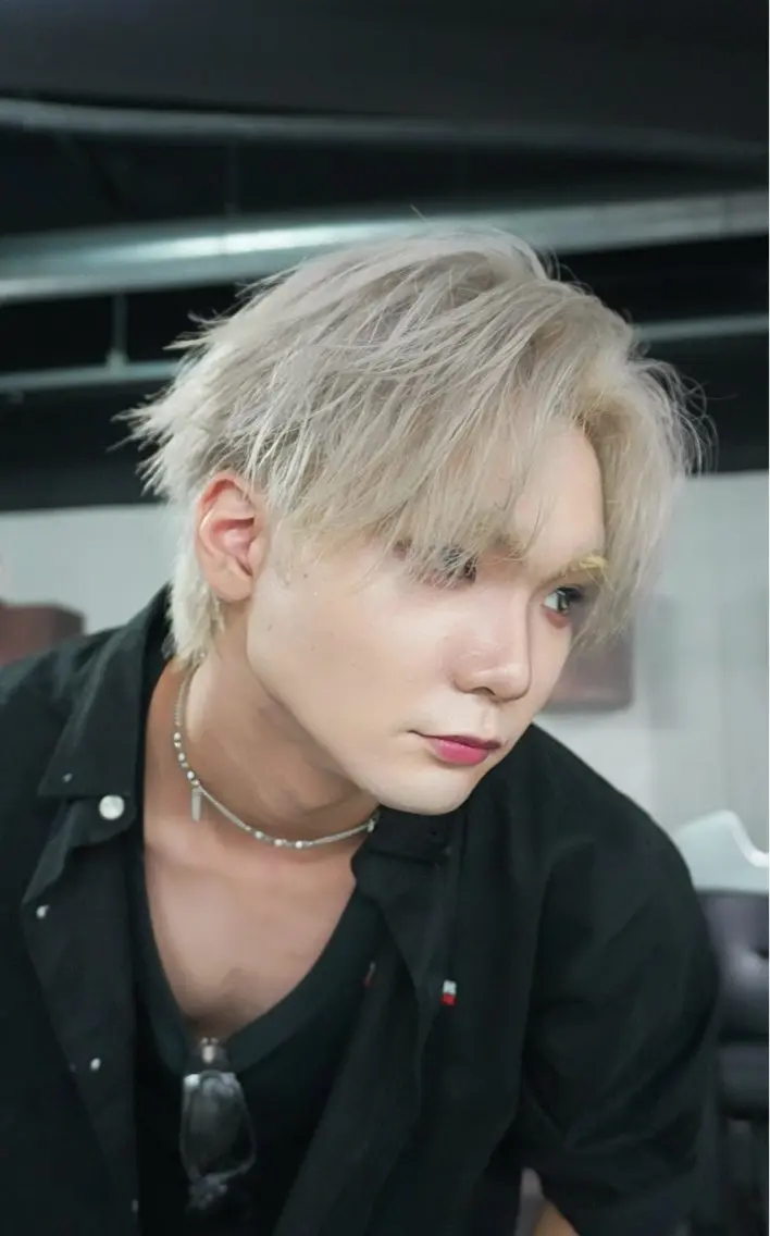 ショート カラー ブリーチ ハイトーンカラー シルバー カット ヘアカラー KEIGO メンズ特化のヘアスタイル