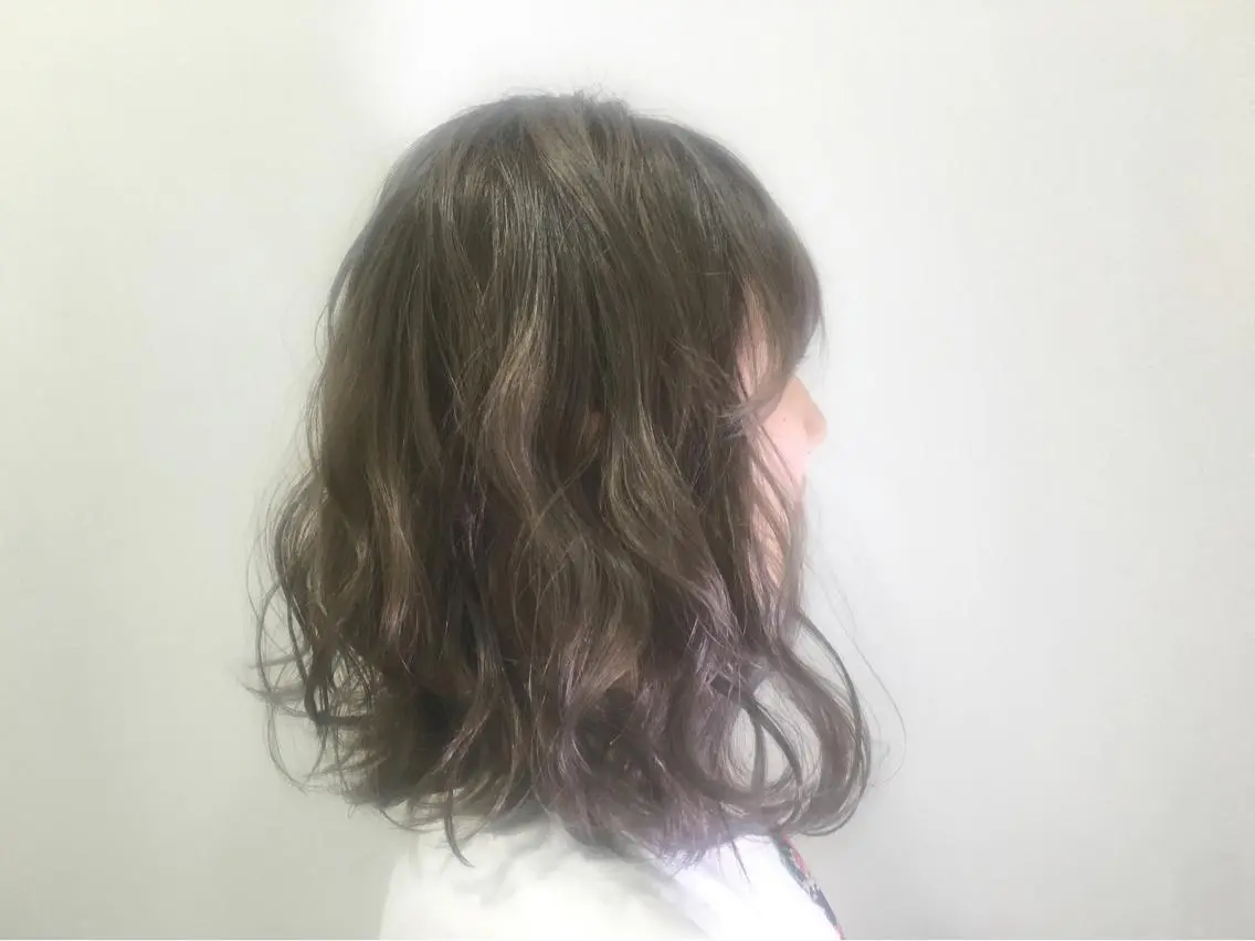 カラー アッシュ アッシュグレー アッシュグレージュ グレージュ 早川 真幸のヘアスタイル