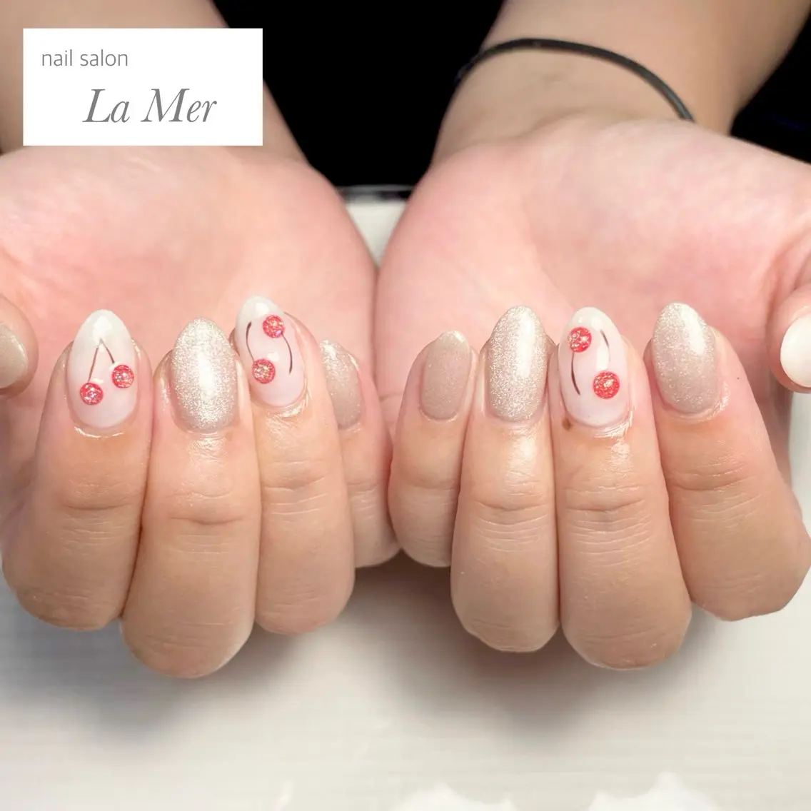 ネイル フラッシュネイル ガーリー マグネットネイル 持ち込み ホワイト nailsalon La Merのネイルデザイン