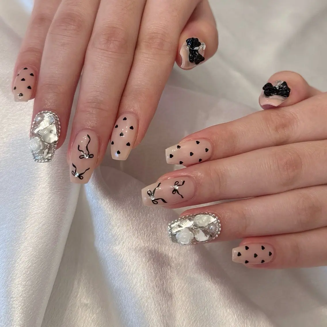 ネイル シュシュ 🎀 girly nailのネイルデザイン