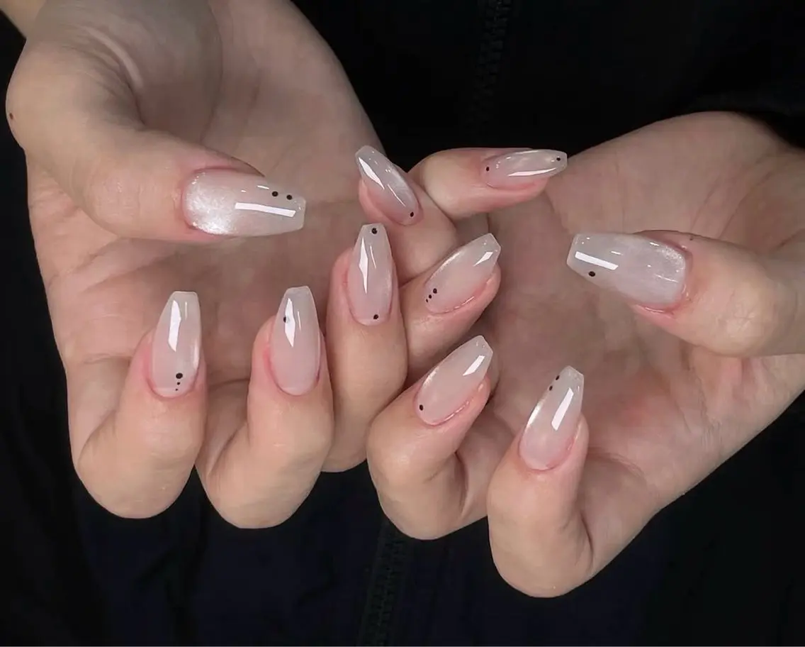 ネイル アートネイル オーロラネイル フレンチネイル ジェルネイル ガラスフレンチ RINN ANA.CHUOのネイルデザイン
