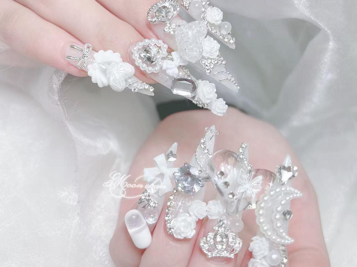 ネイル 長さ出し キラキラネイル 韓国ネイル ロングネイル マグネットネイル ハンドネイル ハンドケア Yuki🌸 nailのネイルデザイン