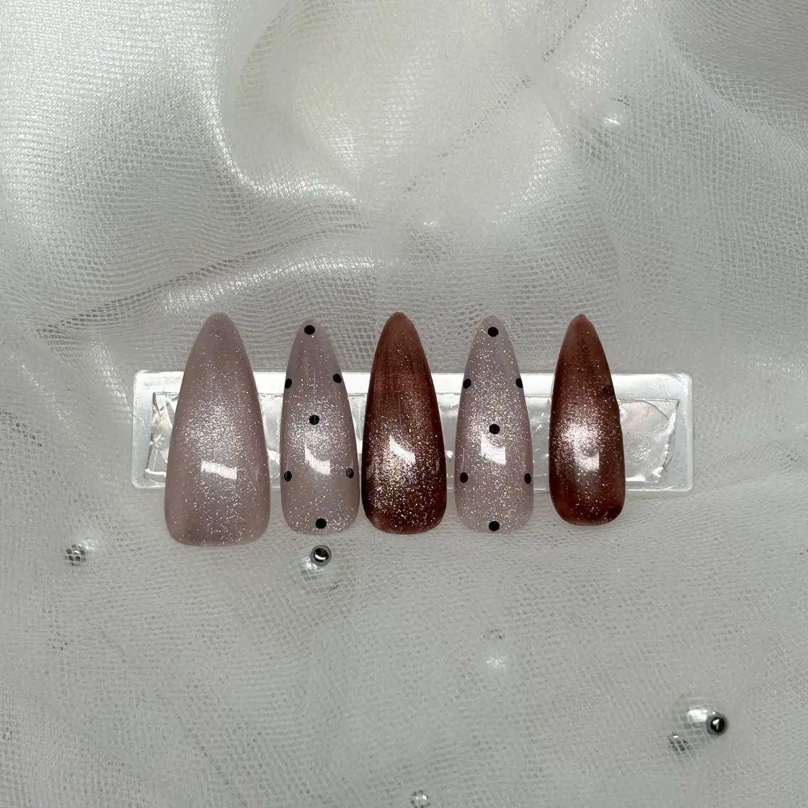 長さ出し10本【ドット✖️マグネット💅サンプルG】コースの写真