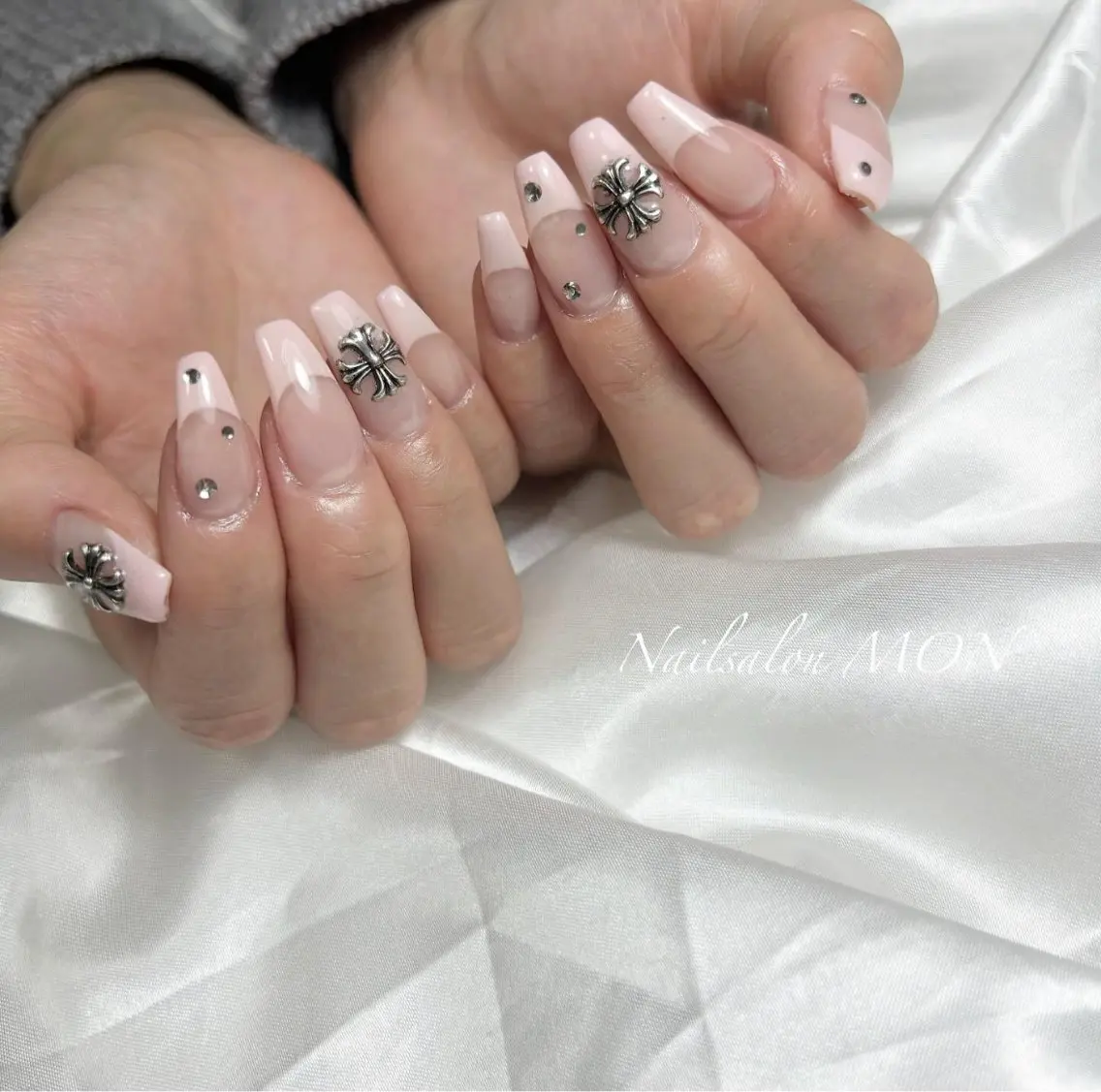 ネイル ストーンネイル ハンドネイル Nailsalon MONのネイルデザイン