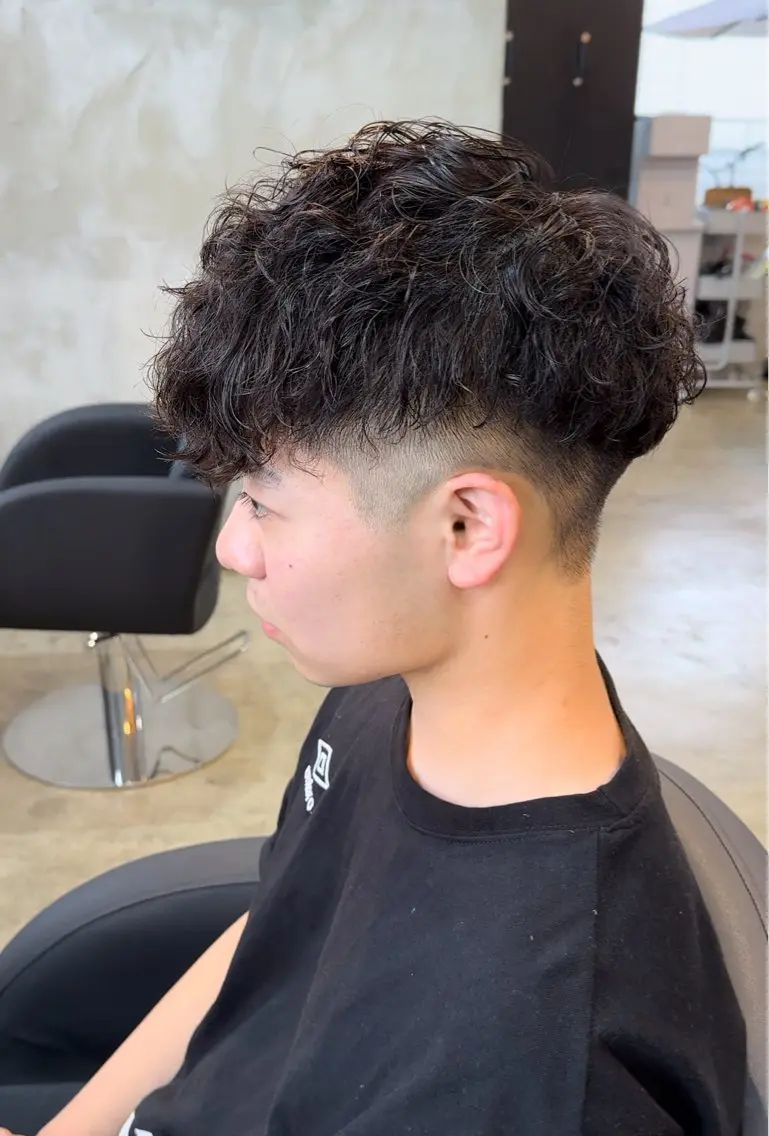 パーマ メンズ スペインカール 刈り上げ 🔥メンズ圧倒的人気 ROOOMEN松田隆のヘアスタイル
