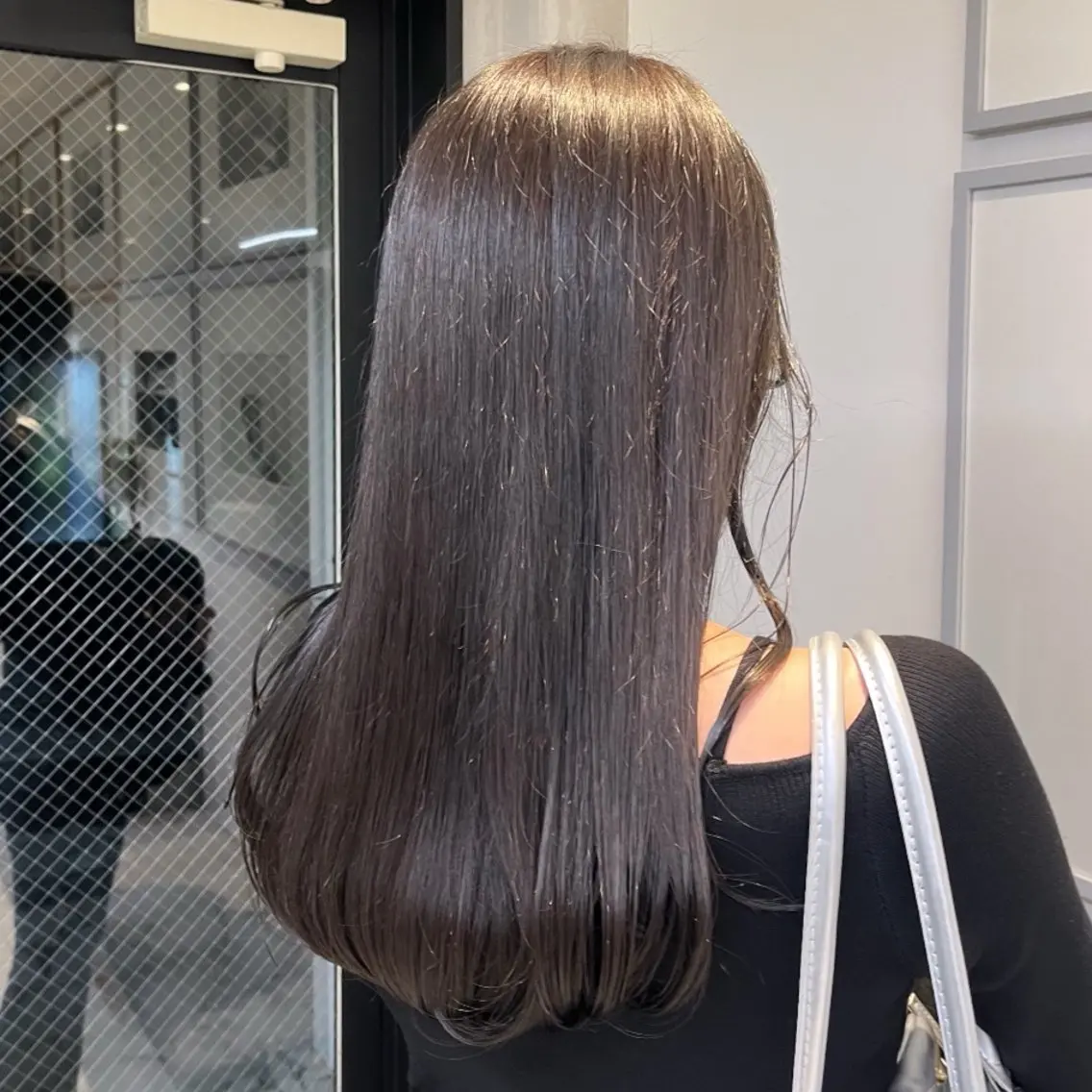 セミロング カラー ブラウンカラー 透明感カラー グレージュ カーキグレージュ オリーブグレージュ ヘアカラー トリートメント ヘッドスパ ヘアセット カジュアルを女っぽく 𝗮𝘆𝗮𝗰𝗼のヘアスタイル