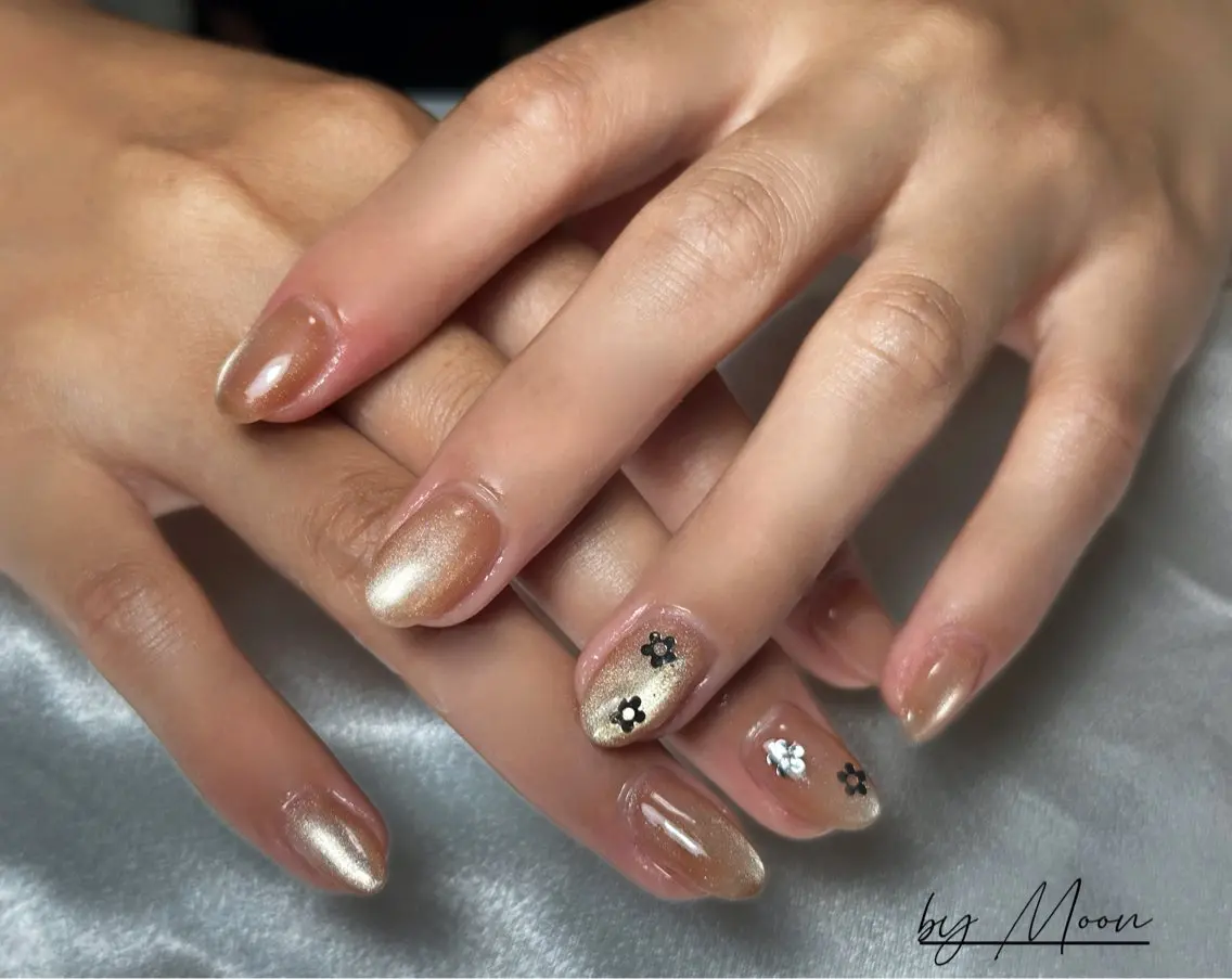 ネイル Moon Nailsのネイルデザイン