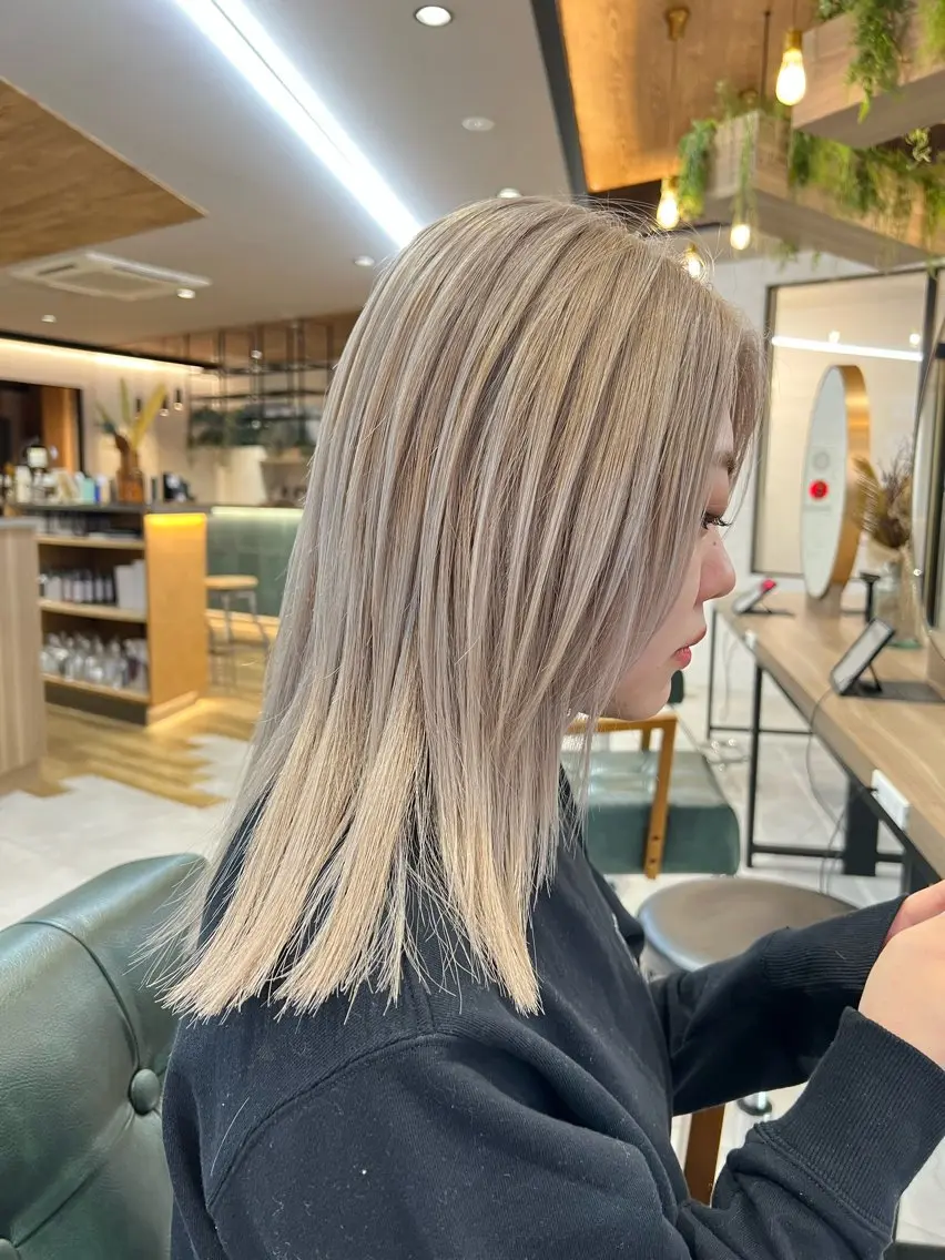 カラー レイヤー✂︎ぷつボブ 艶カラー🤍noaのヘアスタイル