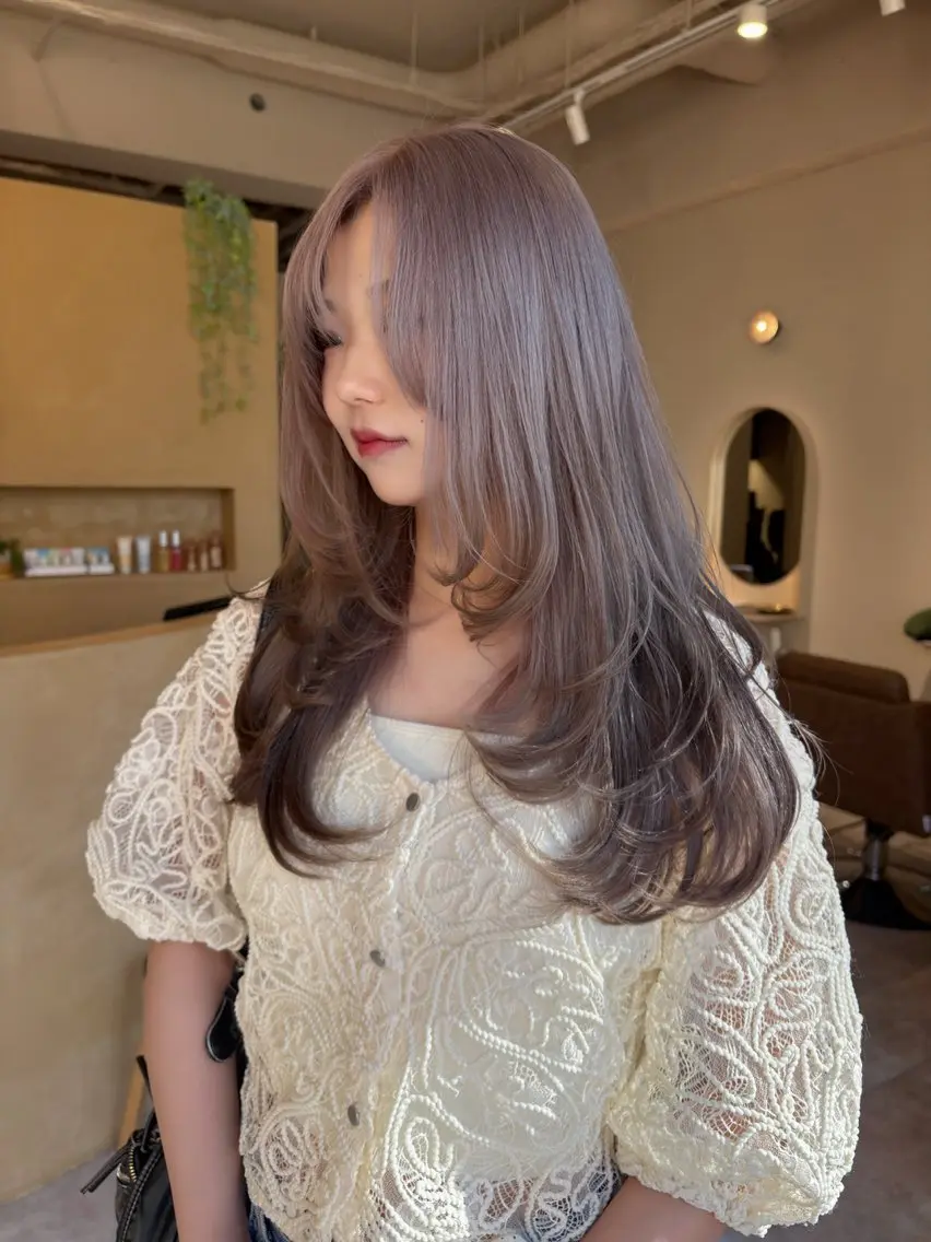ロング レイヤーカット ヘアカラー 西田 朋華のヘアスタイル