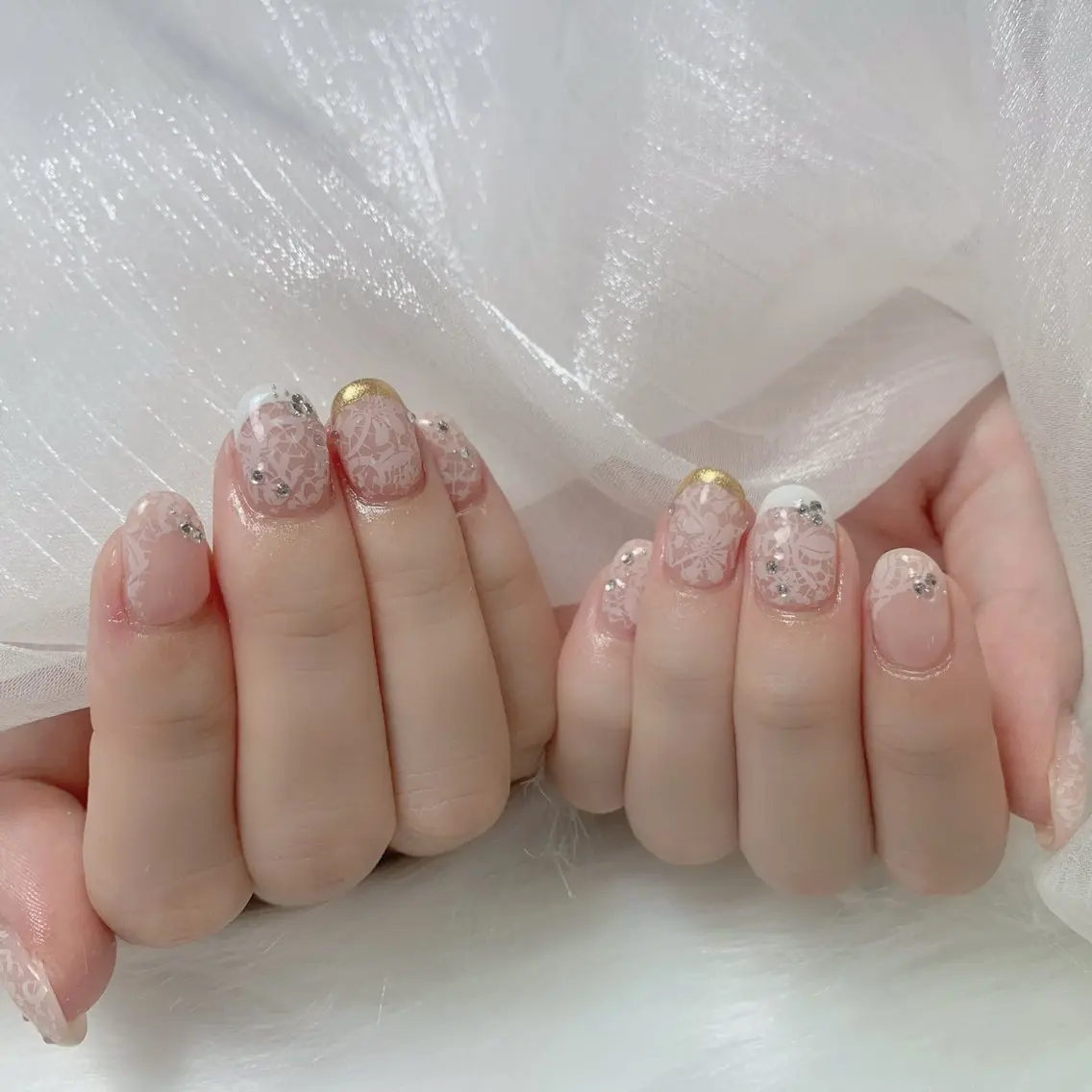 ネイル フラワーネイル フレンチネイル ガーリー キラキラネイル 韓国ネイル ハンドネイル ハンドケア Ami Meliaのネイルデザイン