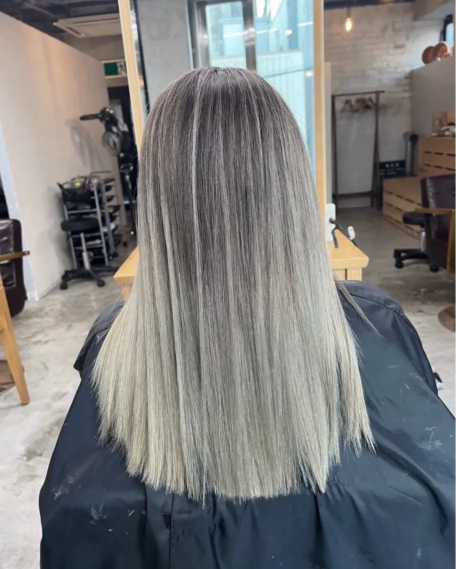 セミロング カラー バレイヤージュ レイヤーカット 指名数No.1 /NAOYAのヘアスタイル