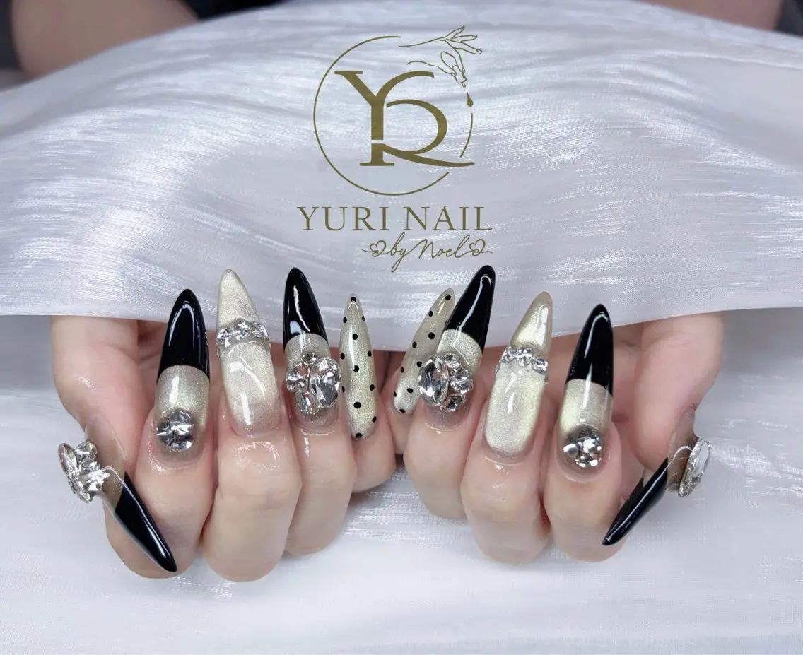 ネイル ハンドネイル フットネイル ハンドケア YURI Nail NARITAのネイルデザイン