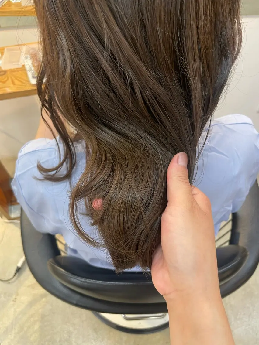 ロング カラー ベージュカラー オリーブベージュ cyez rinkaのヘアスタイル
