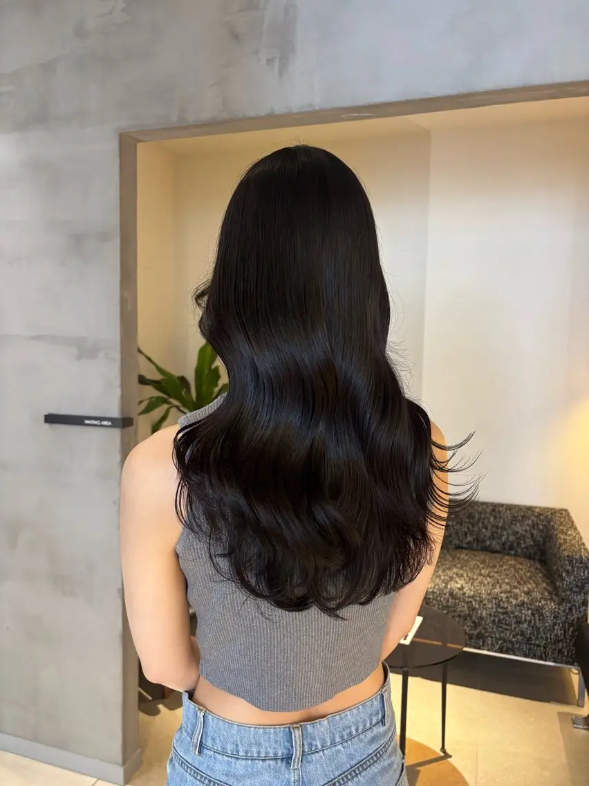 ロング KAREN(ému) 伏見/カットモデルのヘアスタイル