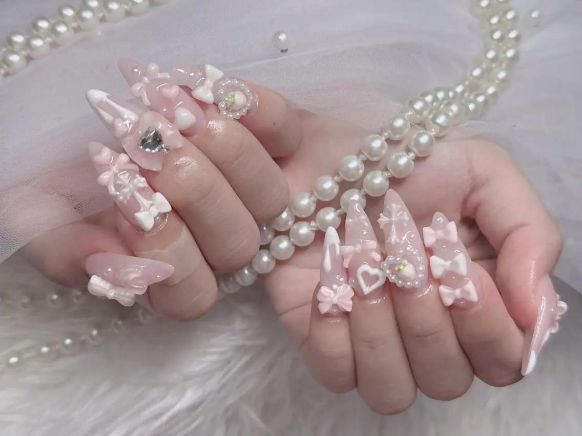 ネイル チークネイル フレンチネイル キラキラネイル 韓国ネイル マグネットネイル ハンドネイル mia H.babynailのネイルデザイン