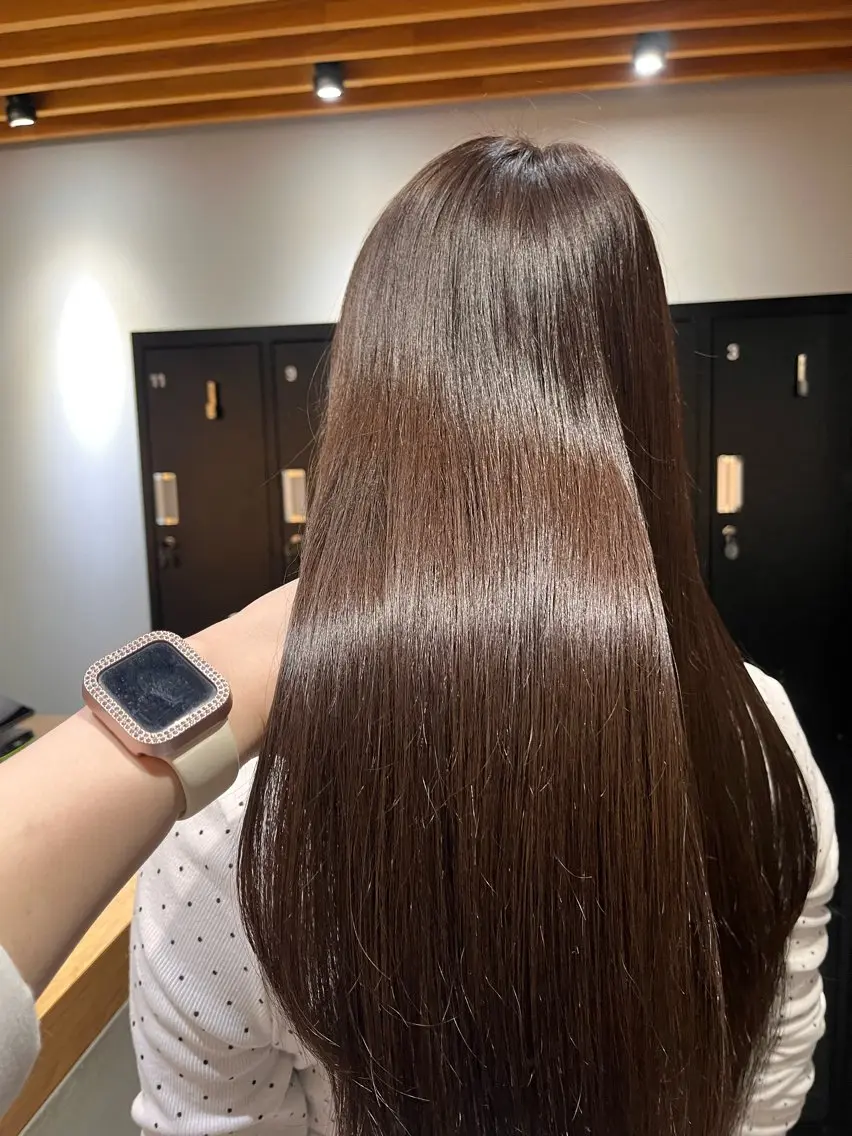 ロング カラー ブラウンカラー チョコレートブラウン ロングカット/ うる艶カラー/ユイのヘアスタイル