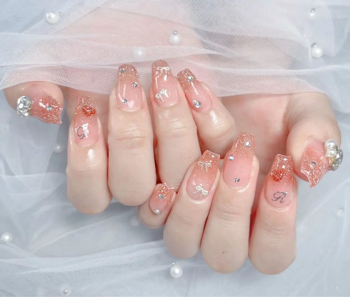 ネイル アートネイル グラデーション キラキラネイル ニュアンスネイル オフィスネイル ハンドネイル Amee Nail Salonのネイルデザイン