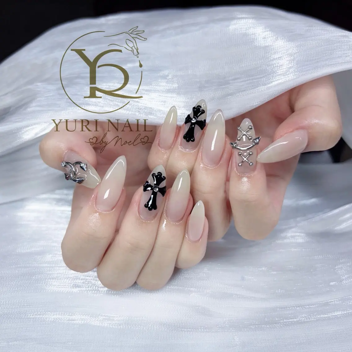 ネイル ハンドネイル フットネイル ハンドケア YURI Nail NARITAのネイルデザイン